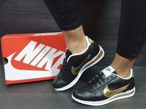 Nike Cortez - Negras Gold