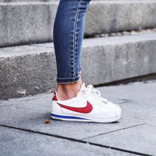 Nike Cortez - Blancas con Rojo