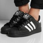Superstar preta pé Adidas SuperStar Negros
