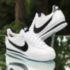 Nike Cortez - Blancas con Negra