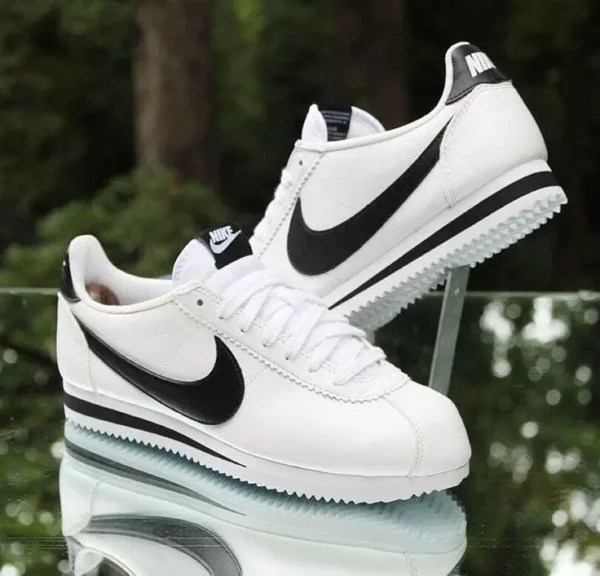 Nike Cortez - Blancas con Negra